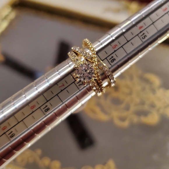 👸🏼Gold tone crystal ring set - Picture 5 of 6